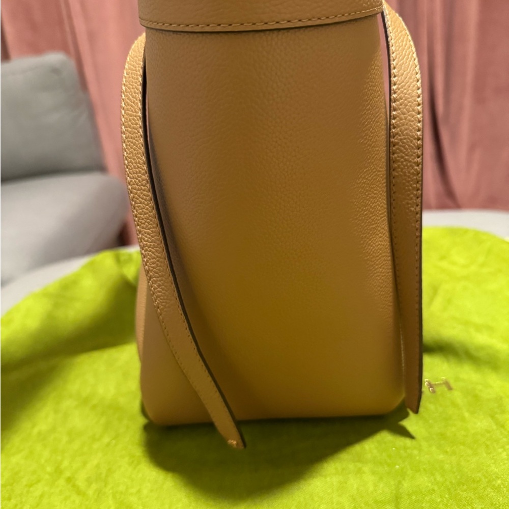 Authentic Tory Burch Romy Pebbled Tote - Picture 5 of 14